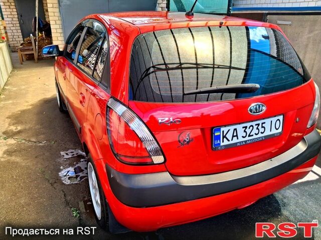 Красный Киа Рио, объемом двигателя 1.4 л и пробегом 180 тыс. км за 3800 $, фото 3 на Automoto.ua