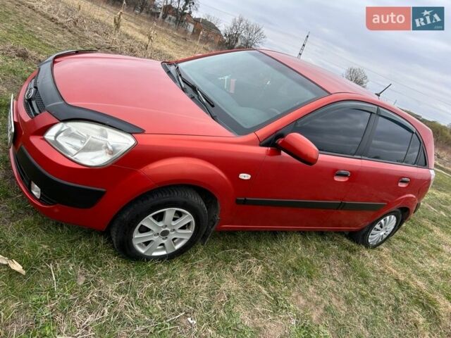 Красный Киа Рио, объемом двигателя 1.4 л и пробегом 230 тыс. км за 3900 $, фото 10 на Automoto.ua
