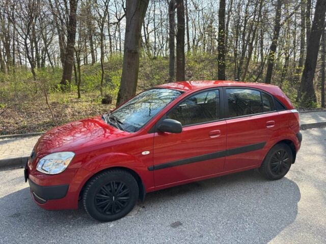 Красный Киа Рио, объемом двигателя 1.4 л и пробегом 122 тыс. км за 6100 $, фото 1 на Automoto.ua