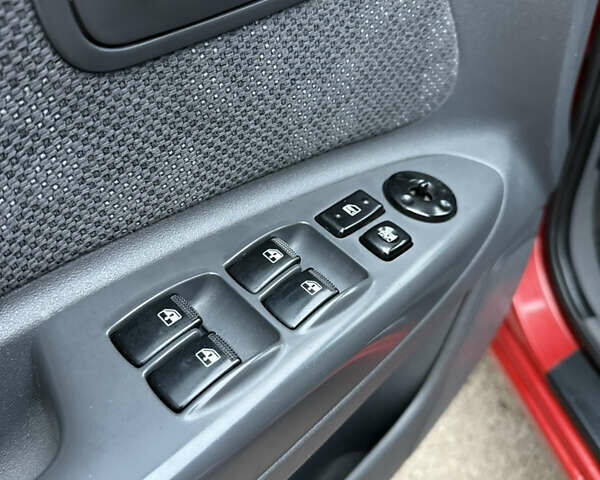 Красный Киа Рио, объемом двигателя 1.4 л и пробегом 288 тыс. км за 4700 $, фото 18 на Automoto.ua