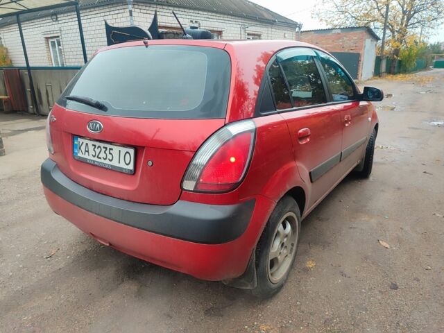 Красный Киа Рио, объемом двигателя 1.4 л и пробегом 218 тыс. км за 4200 $, фото 5 на Automoto.ua