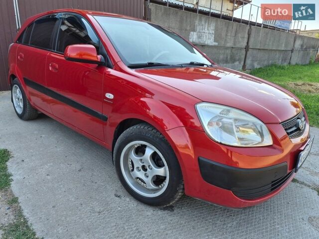 Красный Киа Рио, объемом двигателя 1.4 л и пробегом 241 тыс. км за 4500 $, фото 5 на Automoto.ua