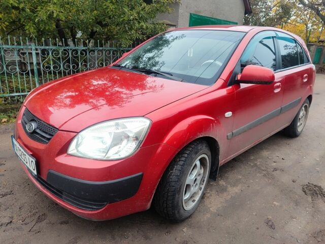 Красный Киа Рио, объемом двигателя 1.4 л и пробегом 218 тыс. км за 4200 $, фото 4 на Automoto.ua