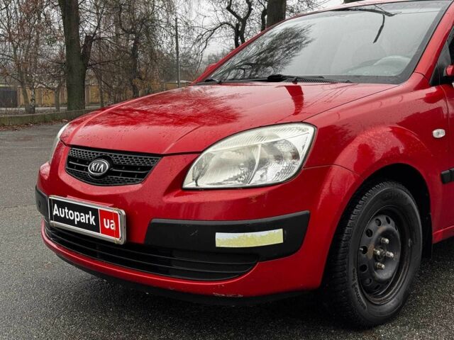 Красный Киа Рио, объемом двигателя 1.4 л и пробегом 189 тыс. км за 6490 $, фото 2 на Automoto.ua