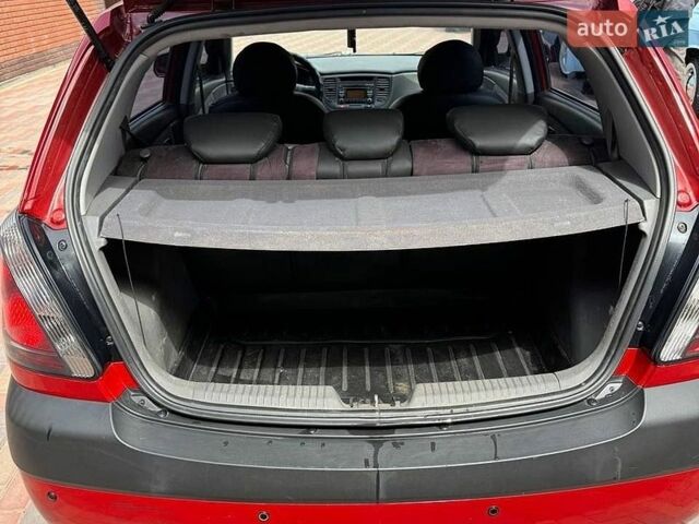 Красный Киа Рио, объемом двигателя 1.4 л и пробегом 193 тыс. км за 4700 $, фото 12 на Automoto.ua