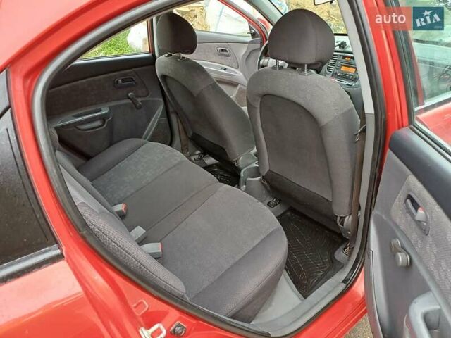 Червоний Кіа Ріо, об'ємом двигуна 1.49 л та пробігом 375 тис. км за 3450 $, фото 15 на Automoto.ua