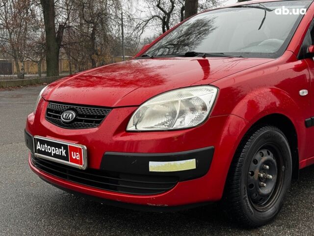 Красный Киа Рио, объемом двигателя 1.4 л и пробегом 189 тыс. км за 6490 $, фото 2 на Automoto.ua