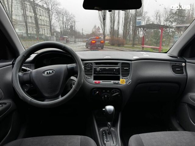 Красный Киа Рио, объемом двигателя 1.4 л и пробегом 189 тыс. км за 6490 $, фото 23 на Automoto.ua