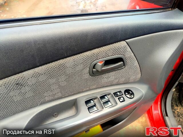 Красный Киа Рио, объемом двигателя 1.4 л и пробегом 218 тыс. км за 4200 $, фото 9 на Automoto.ua