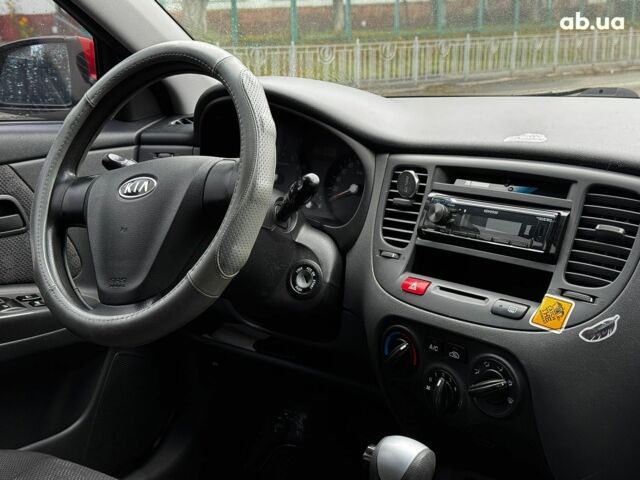 Красный Киа Рио, объемом двигателя 1.4 л и пробегом 189 тыс. км за 6490 $, фото 36 на Automoto.ua