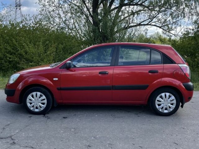 Красный Киа Рио, объемом двигателя 1.4 л и пробегом 224 тыс. км за 4200 $, фото 3 на Automoto.ua