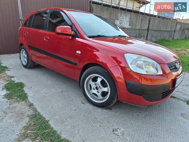 Красный Киа Рио, объемом двигателя 1.4 л и пробегом 241 тыс. км за 4500 $, фото 4 на Automoto.ua