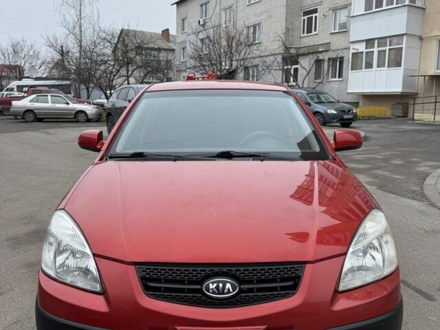 Красный Киа Рио, объемом двигателя 1.4 л и пробегом 288 тыс. км за 4700 $, фото 2 на Automoto.ua
