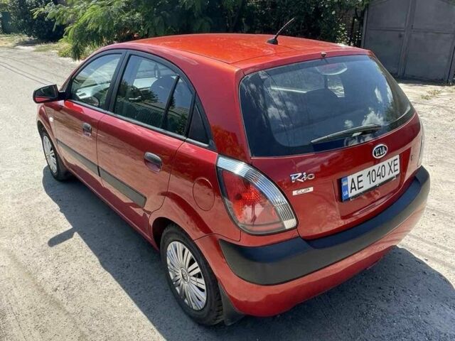 Красный Киа Рио, объемом двигателя 1.4 л и пробегом 205 тыс. км за 4499 $, фото 1 на Automoto.ua