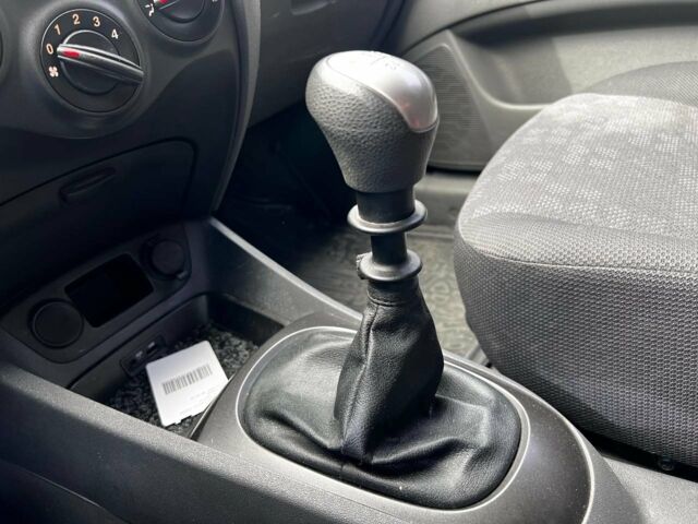 Красный Киа Рио, объемом двигателя 14 л и пробегом 127 тыс. км за 5850 $, фото 8 на Automoto.ua