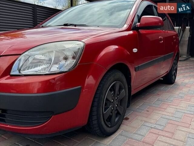 Красный Киа Рио, объемом двигателя 1.4 л и пробегом 193 тыс. км за 4700 $, фото 7 на Automoto.ua