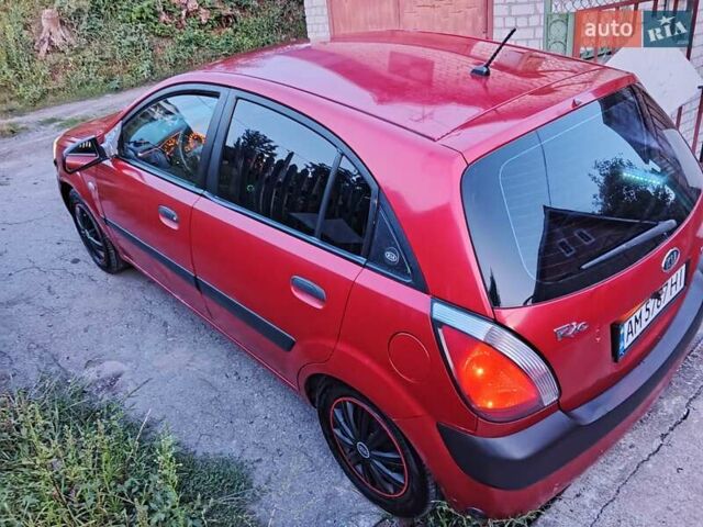 Красный Киа Рио, объемом двигателя 1.4 л и пробегом 240 тыс. км за 4200 $, фото 4 на Automoto.ua