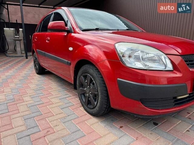 Красный Киа Рио, объемом двигателя 1.4 л и пробегом 193 тыс. км за 4700 $, фото 4 на Automoto.ua