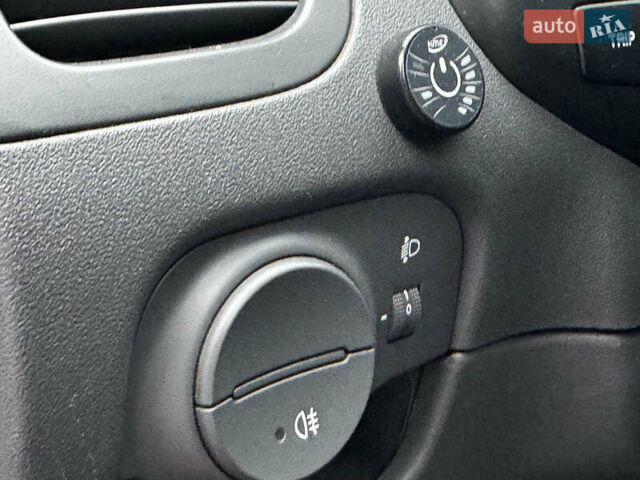 Красный Киа Рио, объемом двигателя 1.4 л и пробегом 189 тыс. км за 6490 $, фото 29 на Automoto.ua