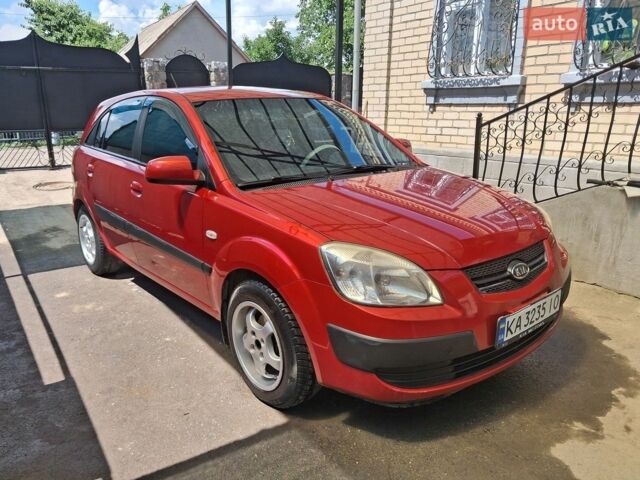 Червоний Кіа Ріо, об'ємом двигуна 1.4 л та пробігом 190 тис. км за 3800 $, фото 2 на Automoto.ua