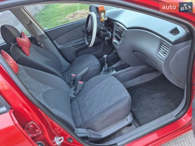Красный Киа Рио, объемом двигателя 1.4 л и пробегом 241 тыс. км за 4500 $, фото 19 на Automoto.ua