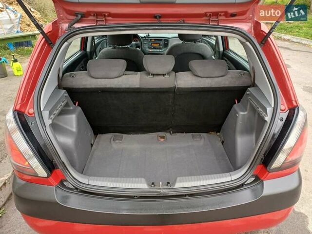 Червоний Кіа Ріо, об'ємом двигуна 1.49 л та пробігом 375 тис. км за 3450 $, фото 14 на Automoto.ua