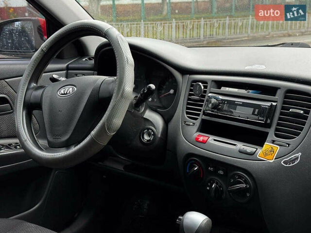 Красный Киа Рио, объемом двигателя 1.4 л и пробегом 189 тыс. км за 6490 $, фото 36 на Automoto.ua