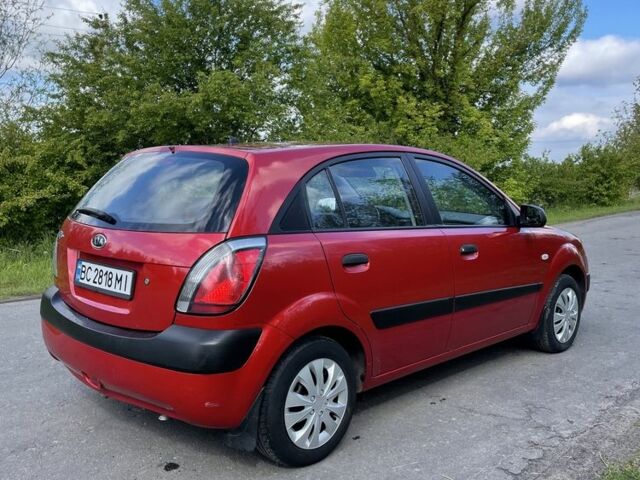Красный Киа Рио, объемом двигателя 1.4 л и пробегом 224 тыс. км за 4200 $, фото 6 на Automoto.ua