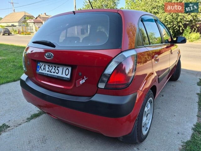 Красный Киа Рио, объемом двигателя 1.4 л и пробегом 241 тыс. км за 4500 $, фото 2 на Automoto.ua