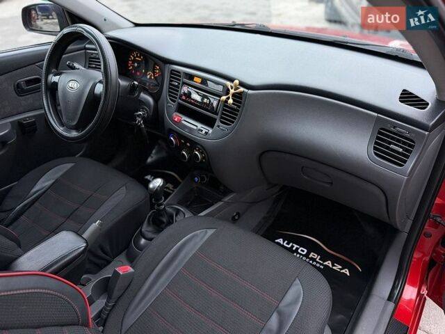 Красный Киа Рио, объемом двигателя 1.4 л и пробегом 178 тыс. км за 4500 $, фото 39 на Automoto.ua