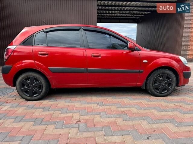 Красный Киа Рио, объемом двигателя 1.4 л и пробегом 193 тыс. км за 4700 $, фото 2 на Automoto.ua