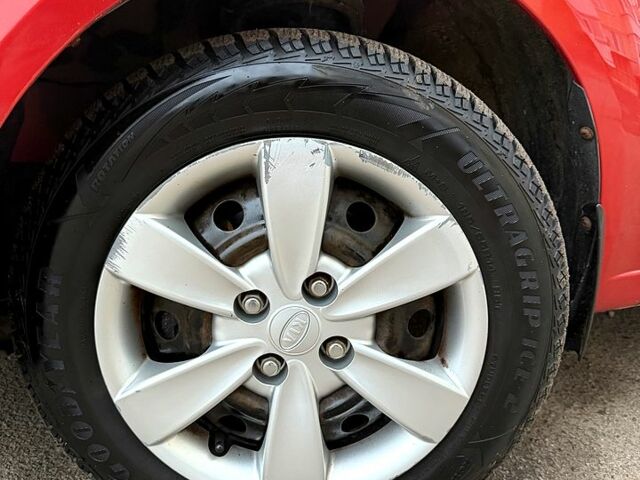 Красный Киа Рио, объемом двигателя 1.4 л и пробегом 288 тыс. км за 4700 $, фото 6 на Automoto.ua