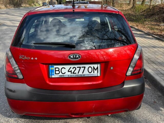 Красный Киа Рио, объемом двигателя 1.4 л и пробегом 122 тыс. км за 6100 $, фото 5 на Automoto.ua