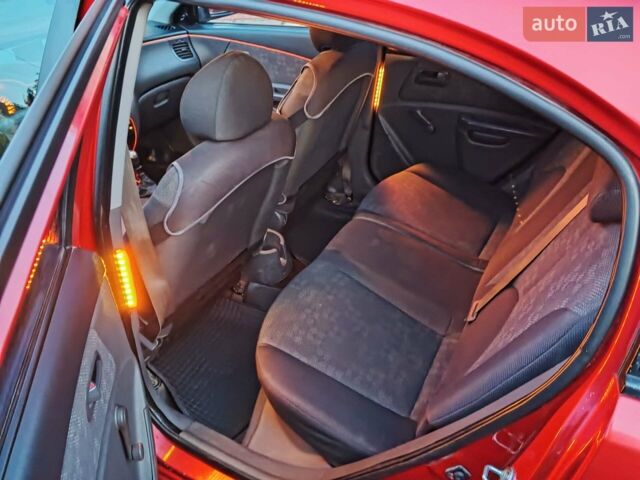 Красный Киа Рио, объемом двигателя 1.4 л и пробегом 275 тыс. км за 4000 $, фото 6 на Automoto.ua