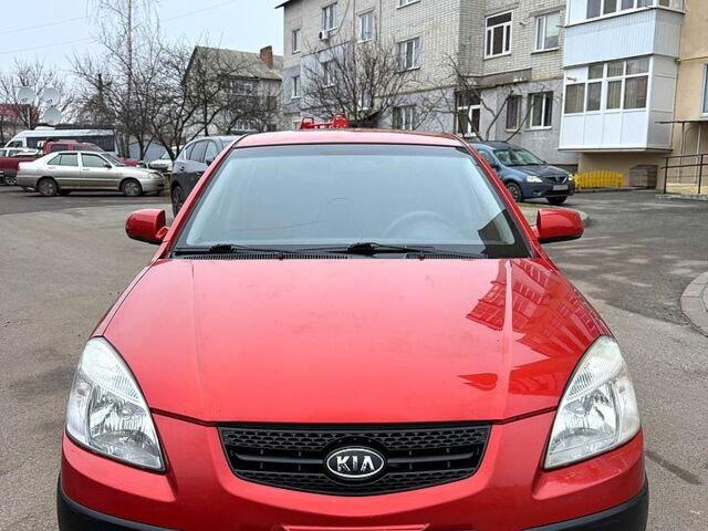 Красный Киа Рио, объемом двигателя 1.4 л и пробегом 288 тыс. км за 4700 $, фото 1 на Automoto.ua