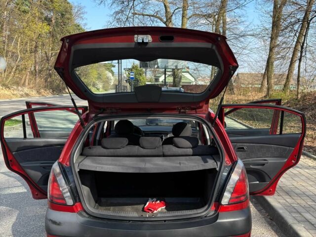 Красный Киа Рио, объемом двигателя 1.4 л и пробегом 122 тыс. км за 6100 $, фото 6 на Automoto.ua