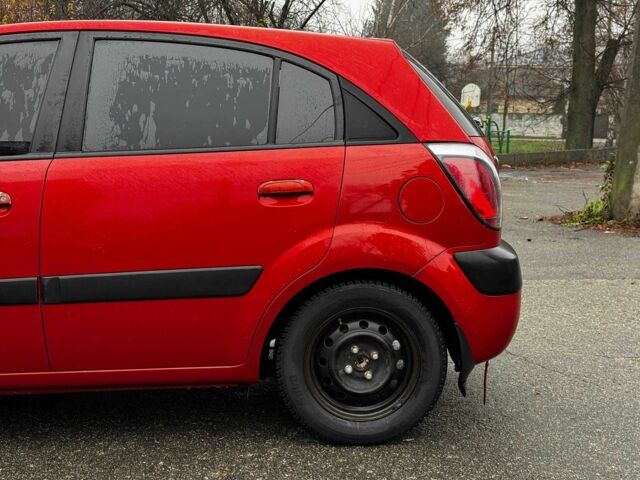 Красный Киа Рио, объемом двигателя 1.4 л и пробегом 189 тыс. км за 6490 $, фото 17 на Automoto.ua