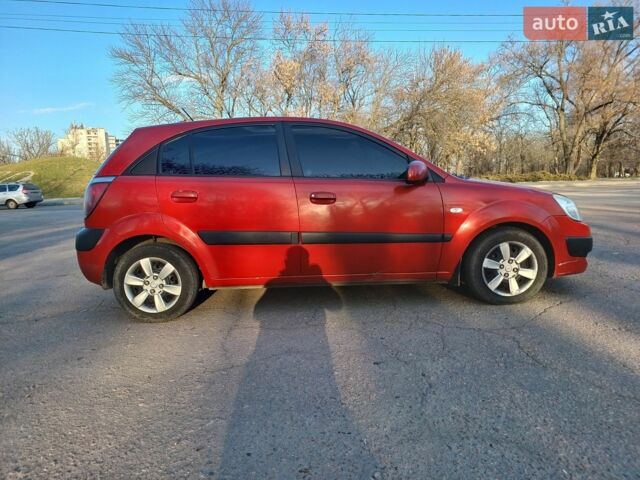 Червоний Кіа Ріо, об'ємом двигуна 1.4 л та пробігом 355 тис. км за 3300 $, фото 4 на Automoto.ua
