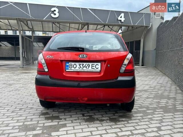Красный Киа Рио, объемом двигателя 1.4 л и пробегом 203 тыс. км за 4900 $, фото 4 на Automoto.ua