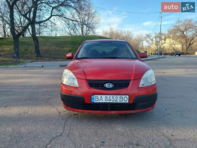Червоний Кіа Ріо, об'ємом двигуна 1.4 л та пробігом 355 тис. км за 3300 $, фото 6 на Automoto.ua