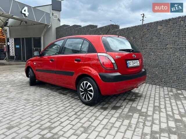 Красный Киа Рио, объемом двигателя 1.4 л и пробегом 203 тыс. км за 4900 $, фото 3 на Automoto.ua