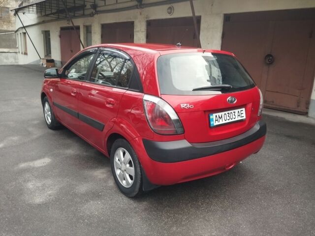 Червоний Кіа Ріо, об'ємом двигуна 1.4 л та пробігом 133 тис. км за 5700 $, фото 3 на Automoto.ua