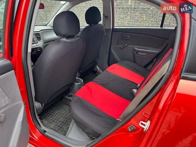 Красный Киа Рио, объемом двигателя 1.4 л и пробегом 203 тыс. км за 4900 $, фото 9 на Automoto.ua