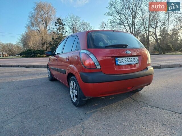 Червоний Кіа Ріо, об'ємом двигуна 1.4 л та пробігом 355 тис. км за 3300 $, фото 2 на Automoto.ua