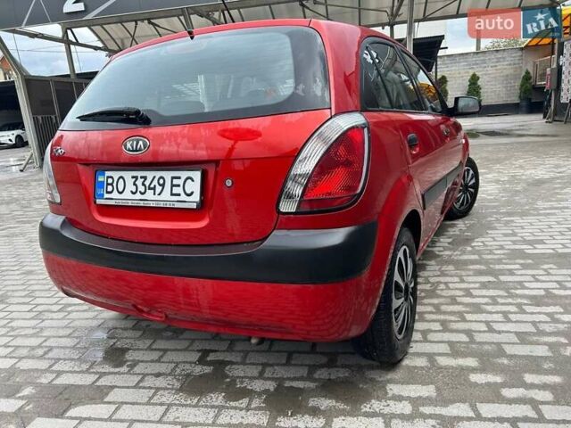 Красный Киа Рио, объемом двигателя 1.4 л и пробегом 203 тыс. км за 4900 $, фото 5 на Automoto.ua