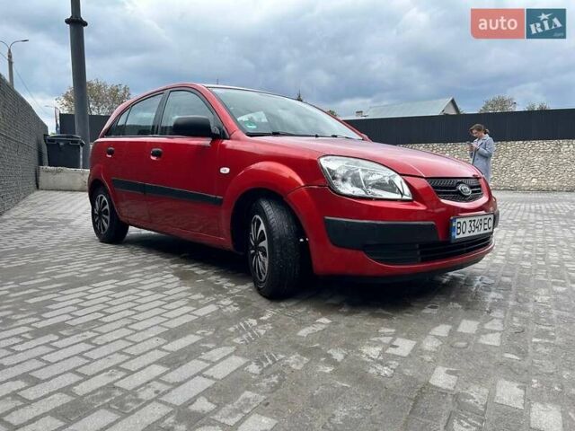 Красный Киа Рио, объемом двигателя 1.4 л и пробегом 203 тыс. км за 4900 $, фото 6 на Automoto.ua