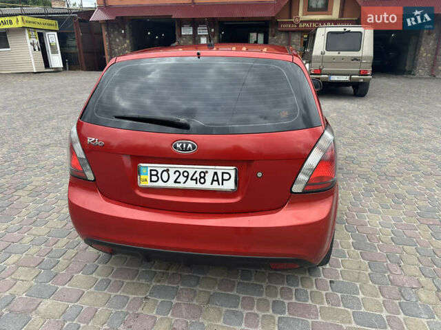 Красный Киа Рио, объемом двигателя 1.4 л и пробегом 119 тыс. км за 5777 $, фото 3 на Automoto.ua