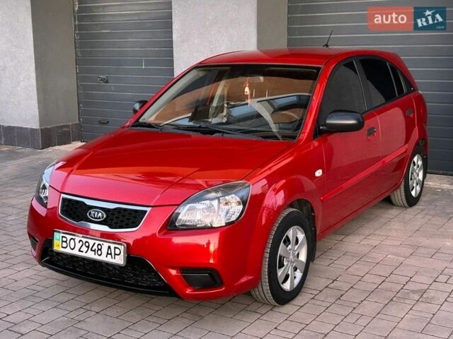 Красный Киа Рио, объемом двигателя 1.4 л и пробегом 120 тыс. км за 5450 $, фото 46 на Automoto.ua