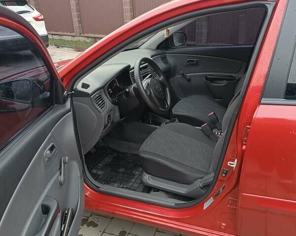 Красный Киа Рио, объемом двигателя 1.4 л и пробегом 120 тыс. км за 5000 $, фото 10 на Automoto.ua
