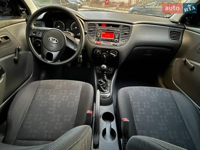 Красный Киа Рио, объемом двигателя 1.4 л и пробегом 120 тыс. км за 5450 $, фото 10 на Automoto.ua